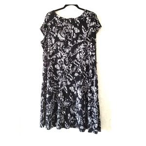 Black and white Avenue dress size 22/24